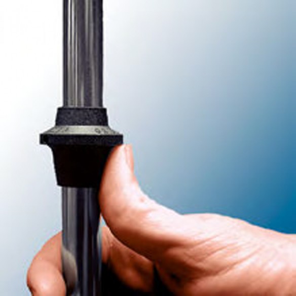Auto-locking IV pole